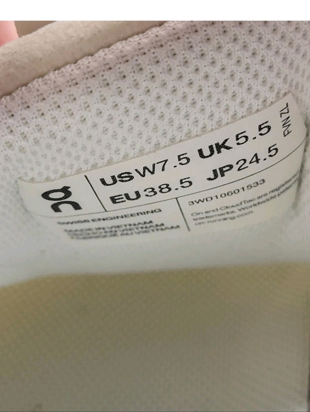 On The Roger Pro 2 White Beige Tennis Shoes Sneakers Womens Size 7.5 - Picture 7 of 11